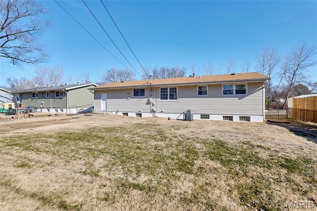 4 Sharon Court, Florissant, MO 63031