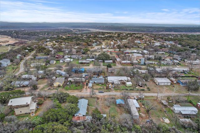 205 Singleton DR, Spicewood, TX 78669
