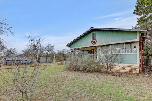 205 Singleton DR, Spicewood, TX 78669