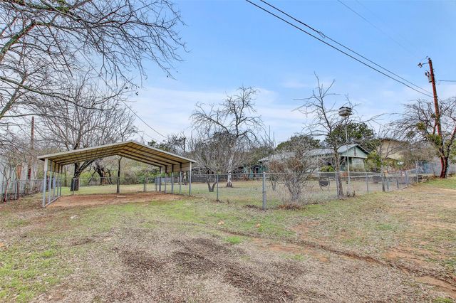 205 Singleton DR, Spicewood, TX 78669