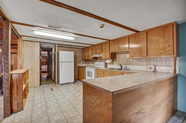 205 Singleton DR, Spicewood, TX 78669