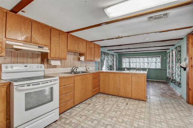 205 Singleton DR, Spicewood, TX 78669