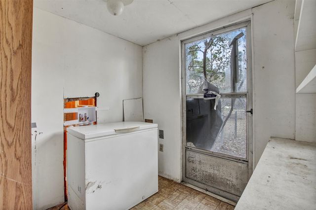 205 Singleton DR, Spicewood, TX 78669