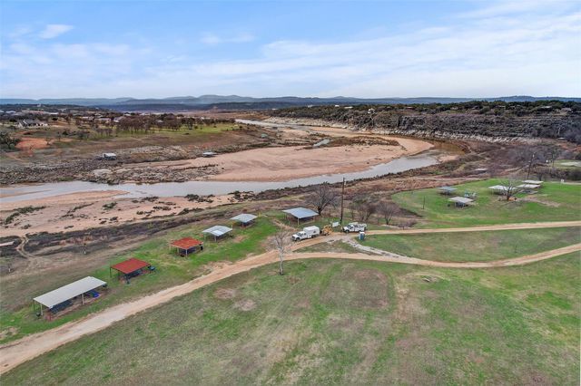 205 Singleton DR, Spicewood, TX 78669