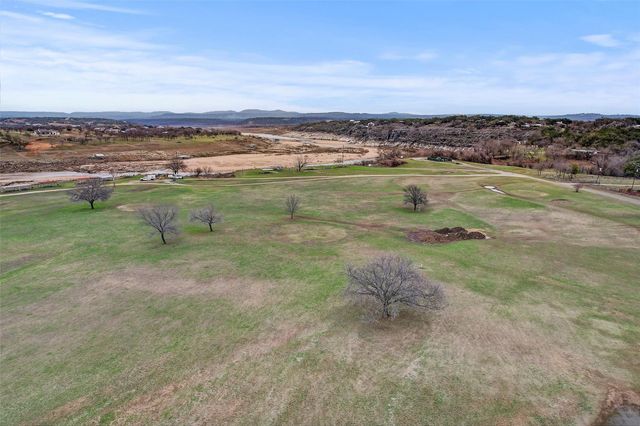 205 Singleton DR, Spicewood, TX 78669