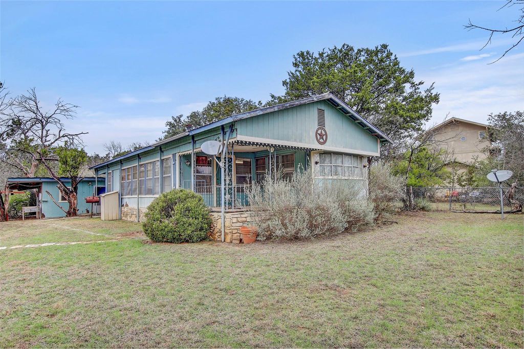 205 Singleton DR, Spicewood, TX 78669