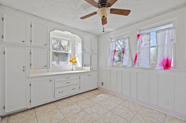 602 W Sealy Street, Alvin, TX 77511