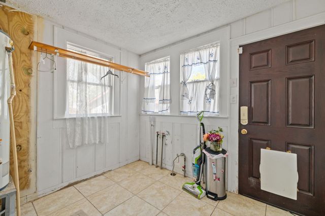 602 W Sealy Street, Alvin, TX 77511