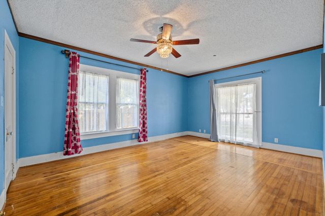 602 W Sealy Street, Alvin, TX 77511