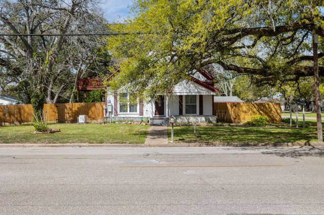 602 W Sealy Street, Alvin, TX 77511