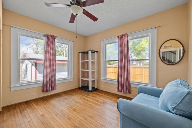 602 W Sealy Street, Alvin, TX 77511