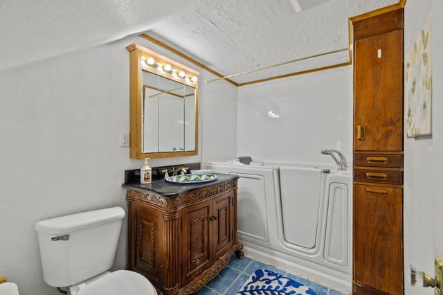 602 W Sealy Street, Alvin, TX 77511