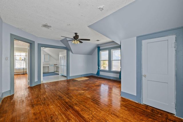 602 W Sealy Street, Alvin, TX 77511