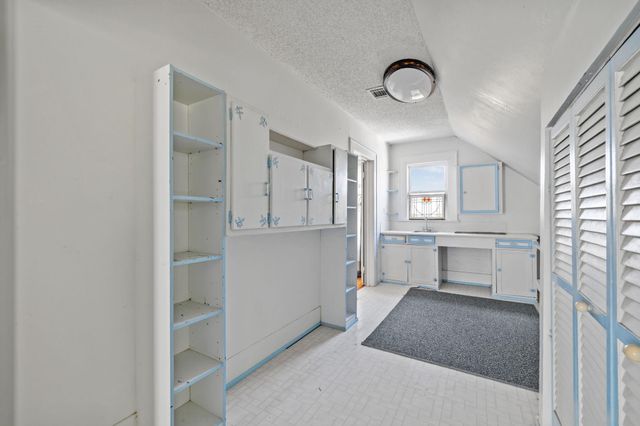 602 W Sealy Street, Alvin, TX 77511