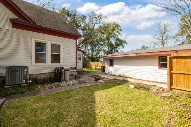 602 W Sealy Street, Alvin, TX 77511