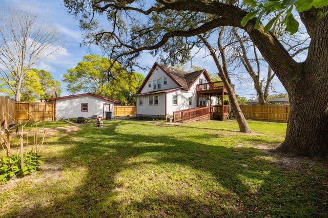 602 W Sealy Street, Alvin, TX 77511