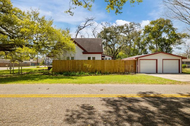 602 W Sealy Street, Alvin, TX 77511