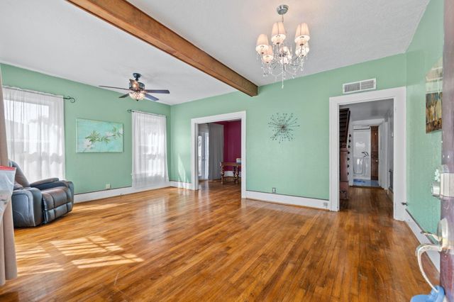 602 W Sealy Street, Alvin, TX 77511