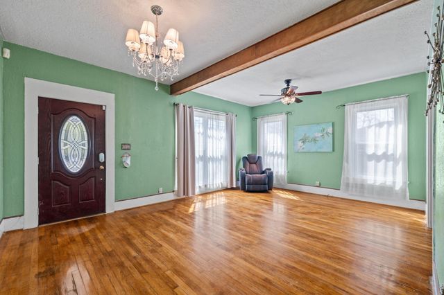 602 W Sealy Street, Alvin, TX 77511