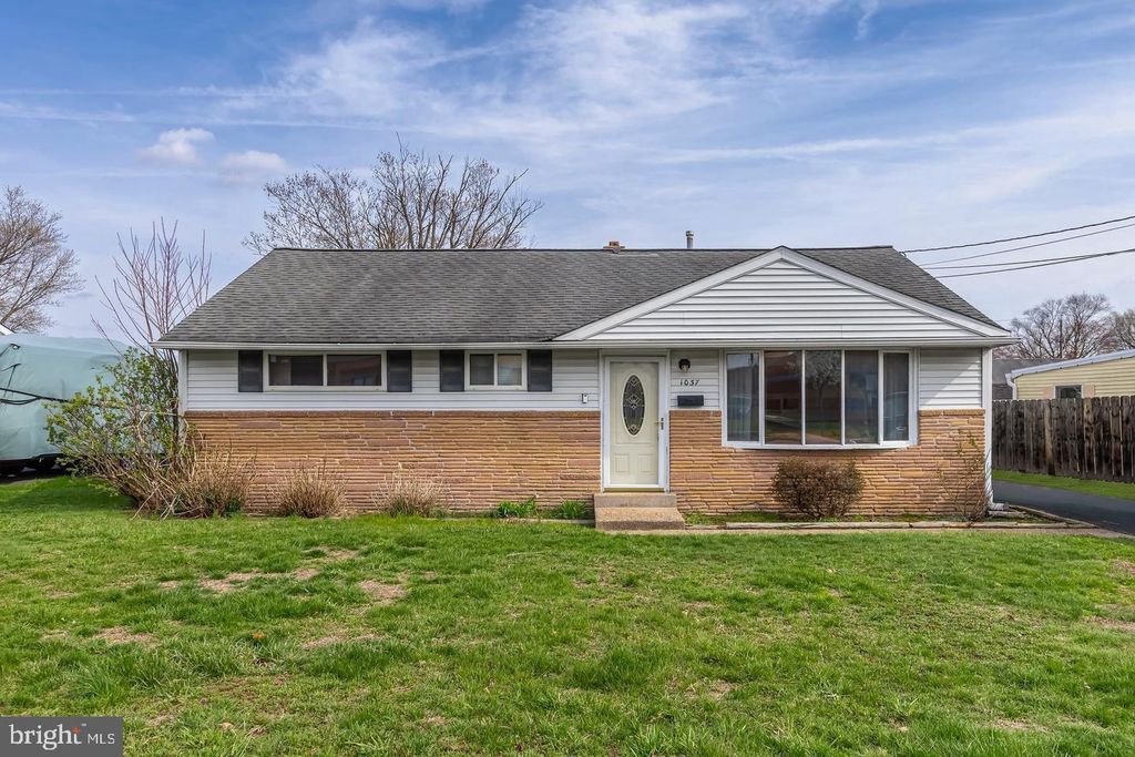 1037 MONMOUTH RD, Woodbury, NJ 08096