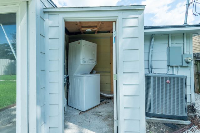 6414 Crestridge Street, Houston, TX 77033