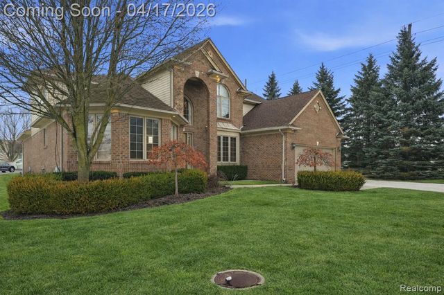 21797 Ambassador Drive, Macomb, MI 48044
