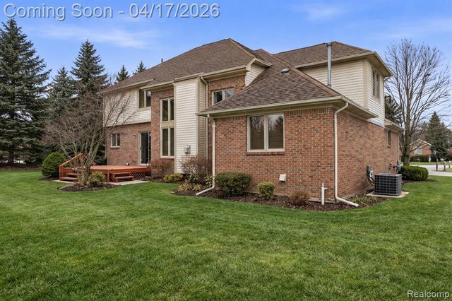 21797 Ambassador Drive, Macomb, MI 48044