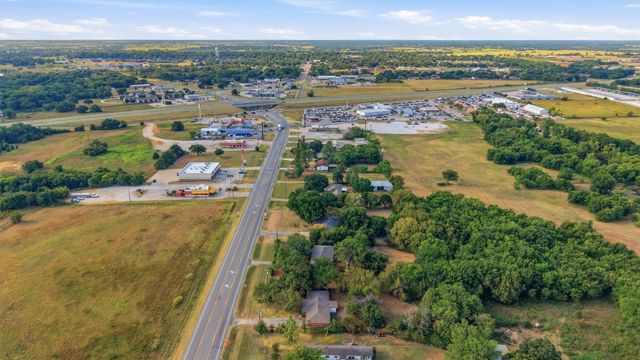 1017 Highway 377 N, Whitesboro, TX 76273
