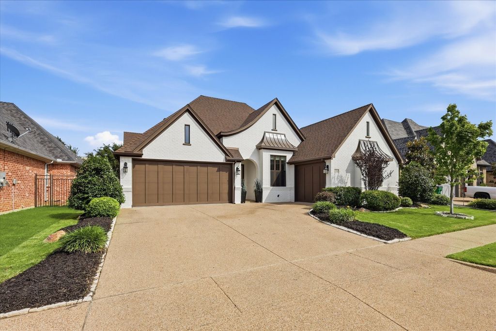 2705 River Path Court, Burleson, TX 76028