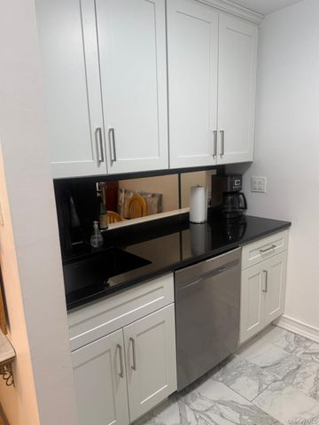 601 Chestnut Street A-21, Cedarhurst, NY 11516