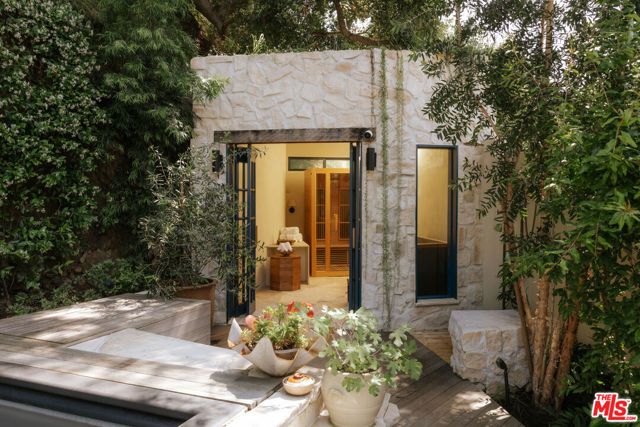 5800 Spring Oak Terrace, Los Angeles, CA 90068