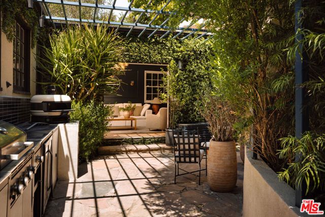 5800 Spring Oak Terrace, Los Angeles, CA 90068