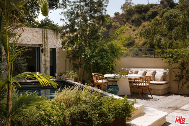 5800 Spring Oak Terrace, Los Angeles, CA 90068