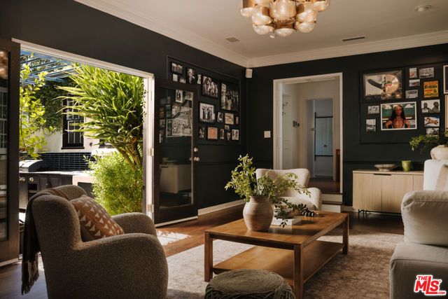 5800 Spring Oak Terrace, Los Angeles, CA 90068
