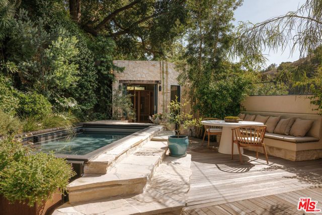 5800 Spring Oak Terrace, Los Angeles, CA 90068