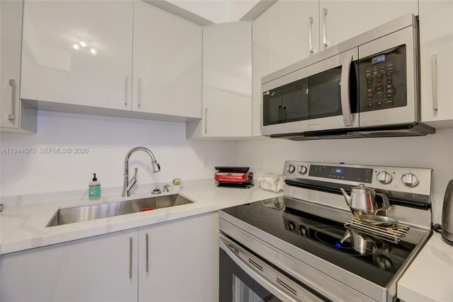 800 SW 11th Ave 9A, Hallandale Beach, FL 33009