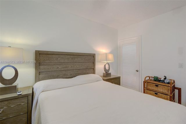 800 SW 11th Ave 9A, Hallandale Beach, FL 33009