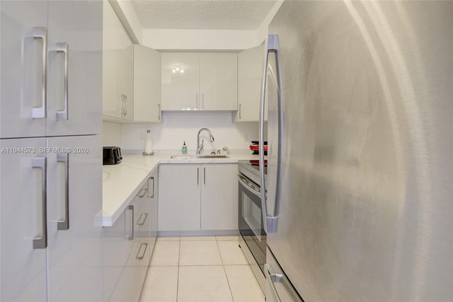 800 SW 11th Ave 9A, Hallandale Beach, FL 33009