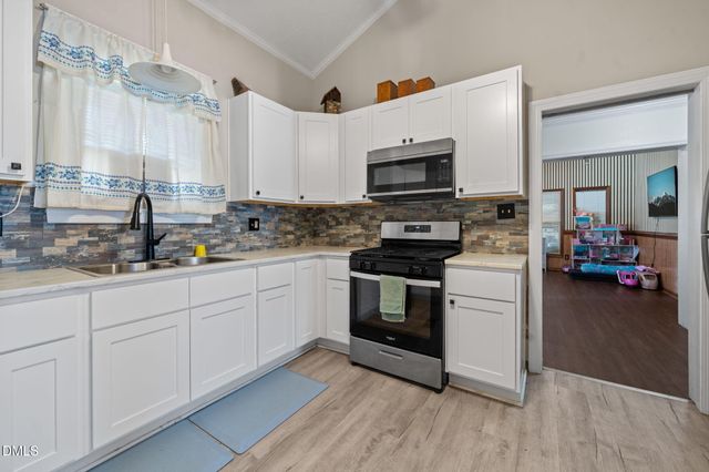 307 W Canary Street, Dunn, NC 28334