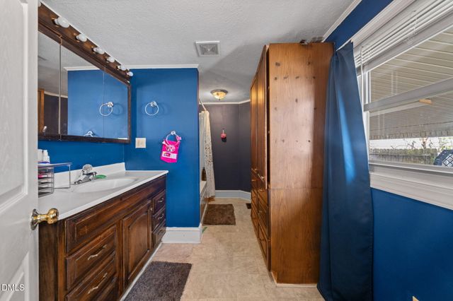 307 W Canary Street, Dunn, NC 28334