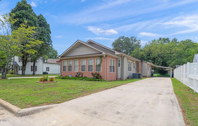 307 W Canary Street, Dunn, NC 28334