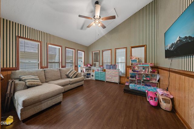 307 W Canary Street, Dunn, NC 28334