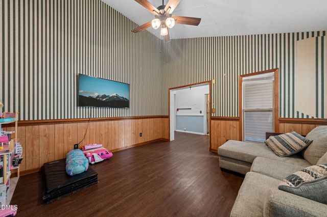 307 W Canary Street, Dunn, NC 28334