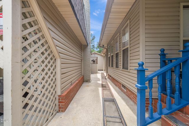 307 W Canary Street, Dunn, NC 28334