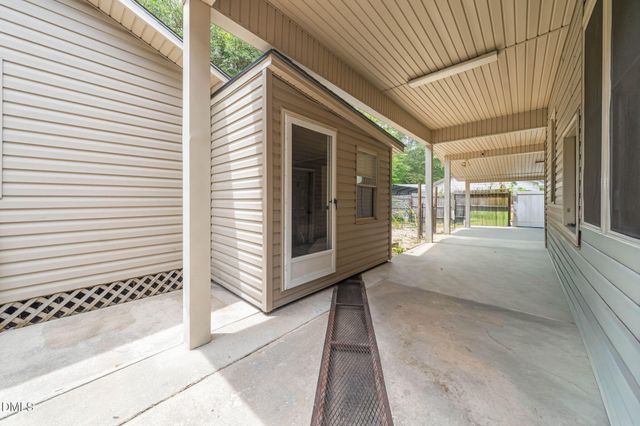 307 W Canary Street, Dunn, NC 28334