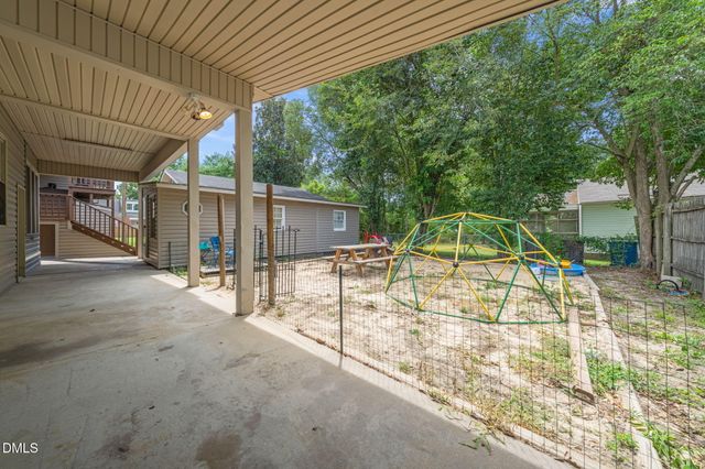 307 W Canary Street, Dunn, NC 28334