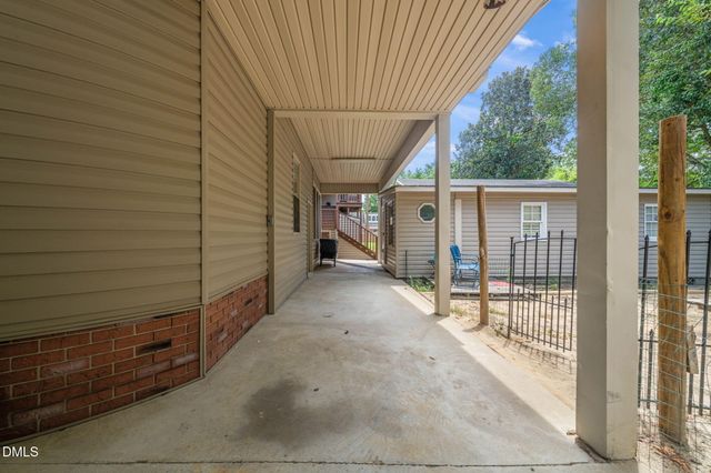 307 W Canary Street, Dunn, NC 28334