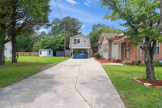 307 W Canary Street, Dunn, NC 28334