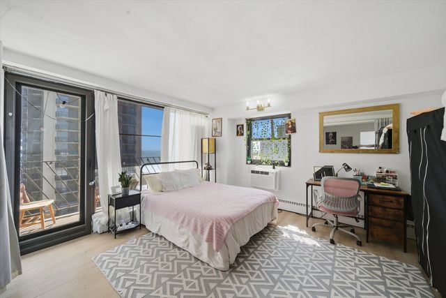 6030 N SHERIDAN Road 1001, Chicago, IL 60660