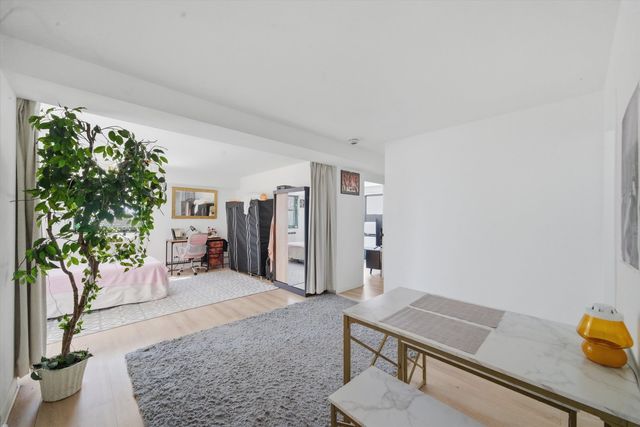 6030 N SHERIDAN Road 1001, Chicago, IL 60660